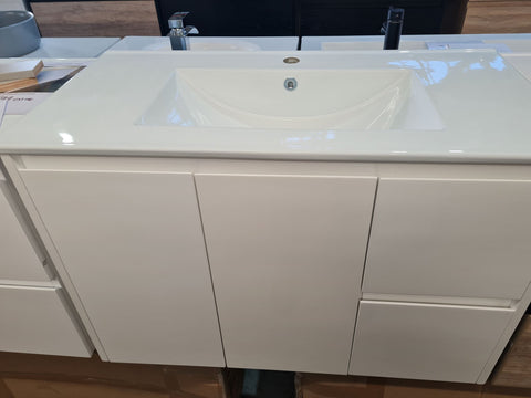 TEST VAD-900 WALL-HUNG SINGLE BOWL VANITY WITH CERAMIC TOP